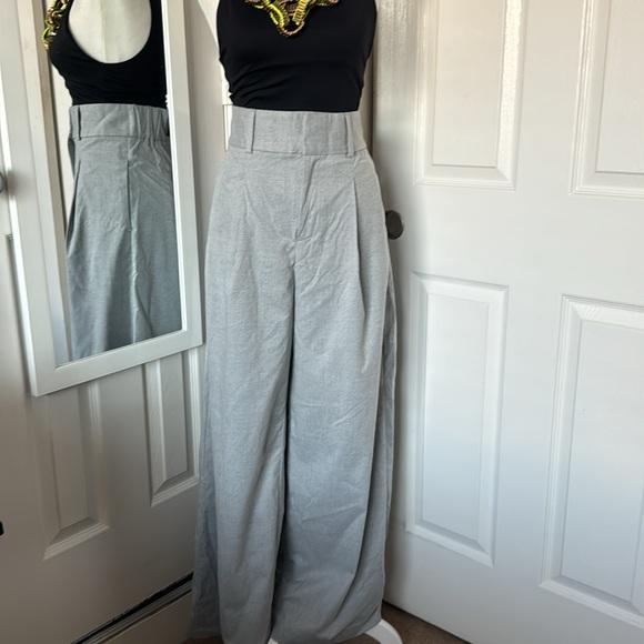 NEW LISTING! Banana Republic Factory grey wide leg pants - Picture 4 of 9